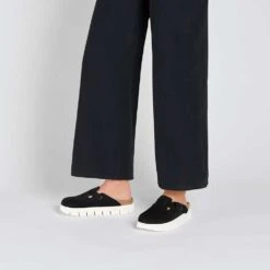 Birkenstock Women's Boston Chunky - Black - Medium/Narrow (B) -PeakStride Sports Sales 1026184 f look f